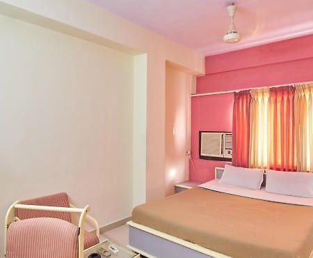 ראג'קוט Hotel Aditya מראה חיצוני תמונה