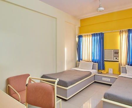 ראג'קוט Hotel Aditya מראה חיצוני תמונה