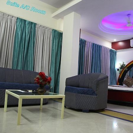 ראג'קוט Hotel Aditya מראה חיצוני תמונה
