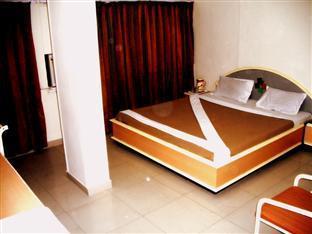 ראג'קוט Hotel Aditya מראה חיצוני תמונה