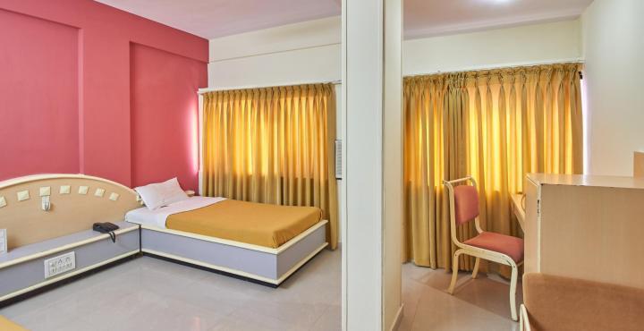 ראג'קוט Hotel Aditya מראה חיצוני תמונה