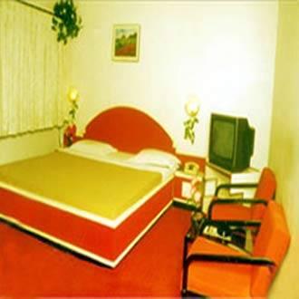 ראג'קוט Hotel Aditya מראה חיצוני תמונה